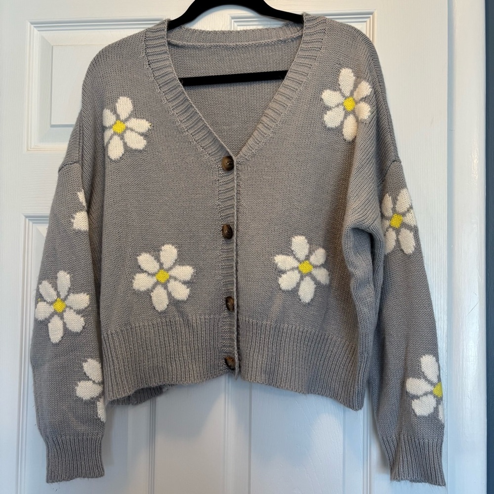 Y2K Inspired Light Gray Floral Cardigan with Button Detail